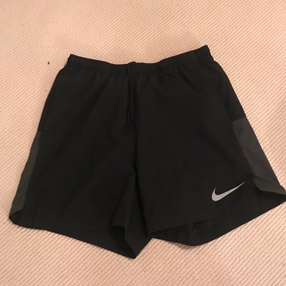 Men's medium athletic Nike shorts in black, NEW - Picture 1 of 2